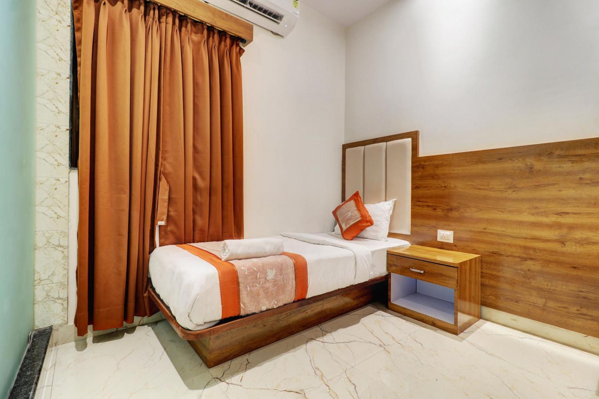 Hotel A K Fort Inn Мумбаи Экстерьер фото